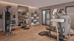 Fitness centrum a/nebo fitness zařízení v ubytování Park Plaza Nuremberg