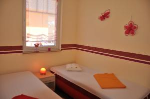 Postel nebo postele na pokoji v ubytování Ferienhaus Müritzperle + 5 fotografií