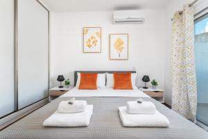 a bedroom with a bed with two white towels at Privilege Casa dos Capuchinhos, in the heart of Faro in Faro