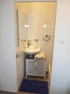Kúpeľňa v ubytovaní Gentlemen appartement au premier étage à 50 metres de la mer + 37 fotografií