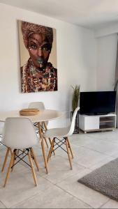 TV a/nebo společenská místnost v ubytování Arenal Sea View