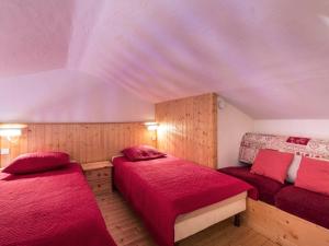 a room with two beds with red sheets at Spacieux appartement 9 pers. à Val-d'Isère, skis aux pieds, Wi-Fi, proche commodités - FR-1-694-306 in Val dʼIsère