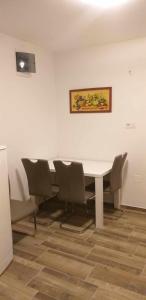 Jószerencsét apartman 7300 Komló, 12 Bányász utca kép - 2