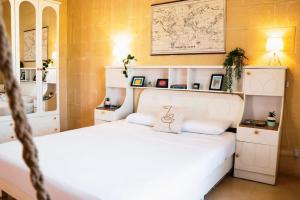 Un pat sau paturi într-o cameră la Kampanjola