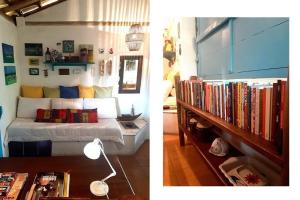 a bedroom with a bed and a book shelf with books at VILA IJEXÁ casas e bangalôs CARAÍVA BA in Caraíva