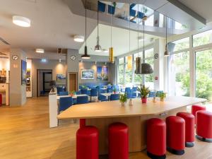 Kuchyň nebo kuchyňský kout v ubytování B&B Hotel Stuttgart-Airport/Messe