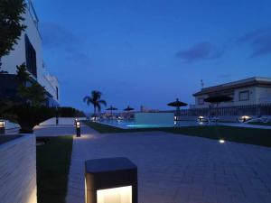 Basen w obiekcie Turquesa del Mar - Max Beach Golf - Large Sunny Terrace Apartment lub w pobliżu