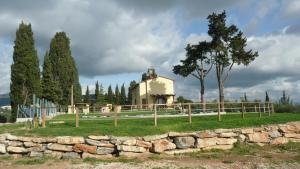 A local landmark close to a vidéki vendégházakat