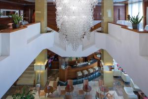 an overhead view of a hotel lobby with a chandelier at Austria Trend Hotel Europa Graz Hauptbahnhof in Graz