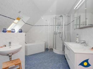 Ein Badezimmer in der Unterkunft Kirchstr 4a