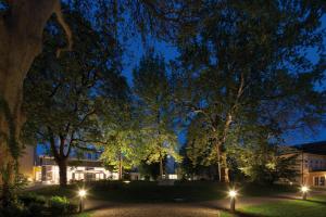 Сад в Austria Trend Parkhotel Schönbrunn Wien