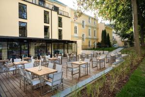 a patio with tables and chairs in front of a building at Austria Trend Hotel Maximilian in Vienna