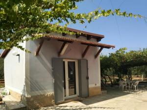 Το κτήριο όπου στεγάζεται  η παραθεριστική κατοικία