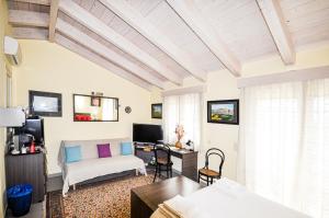 TV a/nebo společenská místnost v ubytování B&B in Corfu Town