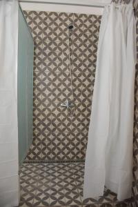 a bathroom with a shower with a shower curtain at Hostel San Rafael - Bed & Breakfast in San Rafael