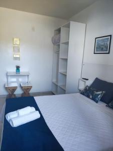 a bedroom with a bed with two towels on it at Pousada Guesthouse in Timbó