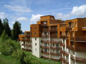an apartment building with brown and white at Charmant 2 pièces cabine, balcon, 4 pers, proche pistes et commerces aux Adrets - FR-1-557-106 in Les Adrets