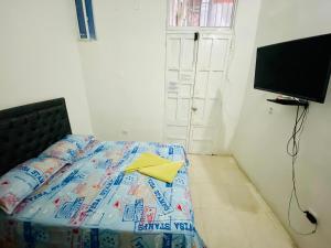 Postel nebo postele na pokoji v ubytování Hostal Badillo SV