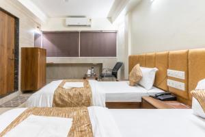 Postel nebo postele na pokoji v ubytování Hotel Sanmati