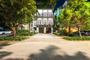 Gallery image of Oceanfront 4 Bedroom Villa with Pool Steps to the Beach! in Hollywood