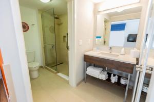 a bathroom with a sink and a shower and a toilet at Hampton By Hilton San Jose Airport Costa Rica in Alajuela City