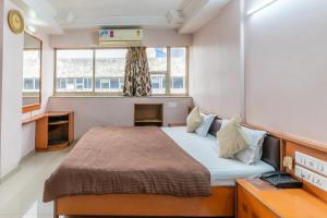 Postel nebo postele na pokoji v ubytování Hotel Sanmati