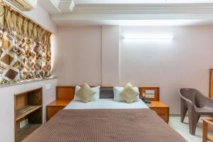 Postel nebo postele na pokoji v ubytování Hotel Sanmati