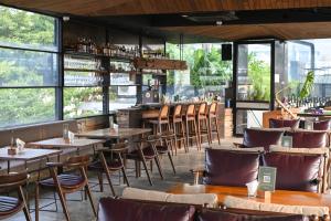 Restaurace v ubytování Miers Kuningan, ARTOTEL Curated
