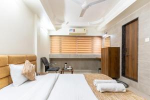 Postel nebo postele na pokoji v ubytování Hotel Sanmati
