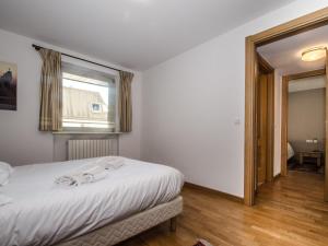 Posteľ alebo postele v izbe v ubytovaní Charmant duplex au cœur de Chamonix avec terrasse, wifi et parking - FR-1-343-183