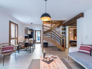 Posedenie v ubytovaní Appartement duplex au centre de Chamonix avec WiFi et parking - FR-1-343-189