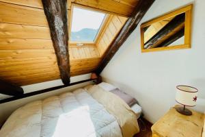 Ein Bett oder Betten in einem Zimmer der Unterkunft Cosy and quiet apartment in La Salle-les-Alpes