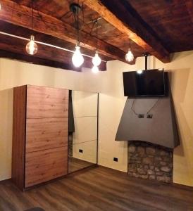 a room with a door and a tv on the wall at La cascina della vigna del viandante in Abbadia Lariana