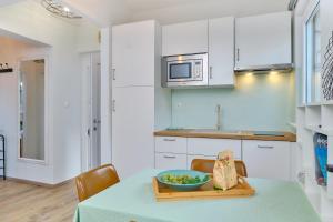 Kuchyňa alebo kuchynka v ubytovaní Apartment Pepermint - IQM Destination Quality