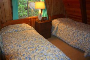 Легло или легла в стая в 2 bedroom, 2 bath, sleeps 6 adults West End of Donner Lake DLR#021