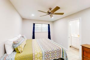 a bedroom with a bed and a ceiling fan at Mystic Moon Hideaway in Jacksonville