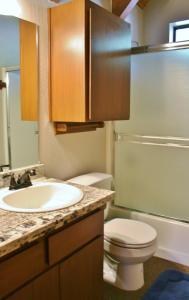 A bathroom at 3 bedroom and Loft, 3 bath, sleeps 8 Direct Donner Lake Access DLR#070