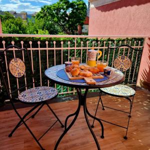 Φαγητό σε αυτό το διαμέρισμα ή κάπου εκεί κοντά