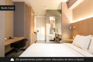 a hotel room with a bed and a desk at Charlie Girassol Vila Madalena in Sao Paulo