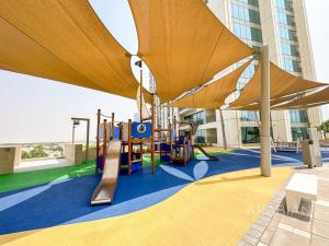 Herní místnost nebo prostor pro děti v ubytování Downtown Views - Amazing 1BR near to Burj Khalifa