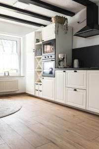 Kuchyň nebo kuchyňský kout v ubytování Auszeit Altenhorst, Gartenferienwohnung