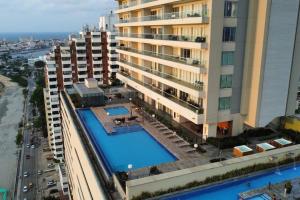 an overhead view of a building with a swimming pool at Edificio h2 Cartagena 1603 in Cartagena de Indias