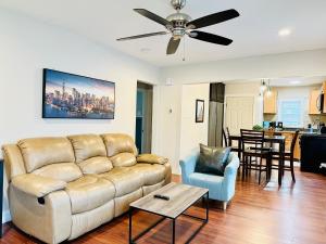 a living room with a couch and a table at Campu’s House - HOME SWEET HOME in Cherry Hill in Cherry Hill