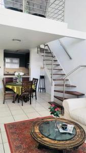 Зображення з фотогалереї помешкання Two en-suite in a light filled apartment in Sandton у Йоганнесбурзі
