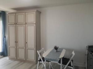 Fotografie z fotogalerie ubytování Studio à louer avec vue mer v destinaci Saint-Quay-Portrieux + 6 fotografií