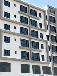 una imagen de un edificio de apartamentos en Kayan apartment, en Ghukra