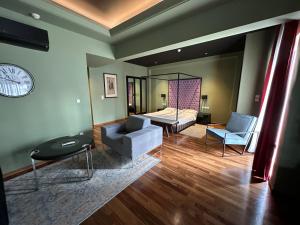 Area soggiorno di Andromeda Suites