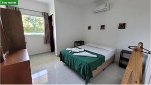 Ένα ή περισσότερα κρεβάτια σε δωμάτιο στο Flat beira mar a 30m do mar 200m das piscinas de Porto Mahalo Residence P-2-4e 6 pessoas