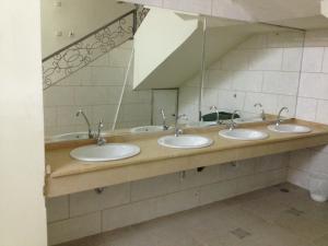 Koupelna v ubytování Athman Hotel
