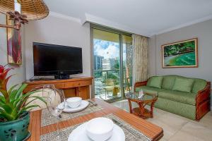 A seating area at LUANA chic Hotel right on Kalakaua walk to beach L404